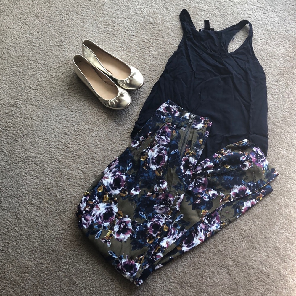 Beautiful flowing flower pants.